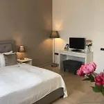 Luxury Apartment At Spalena 5 Residence